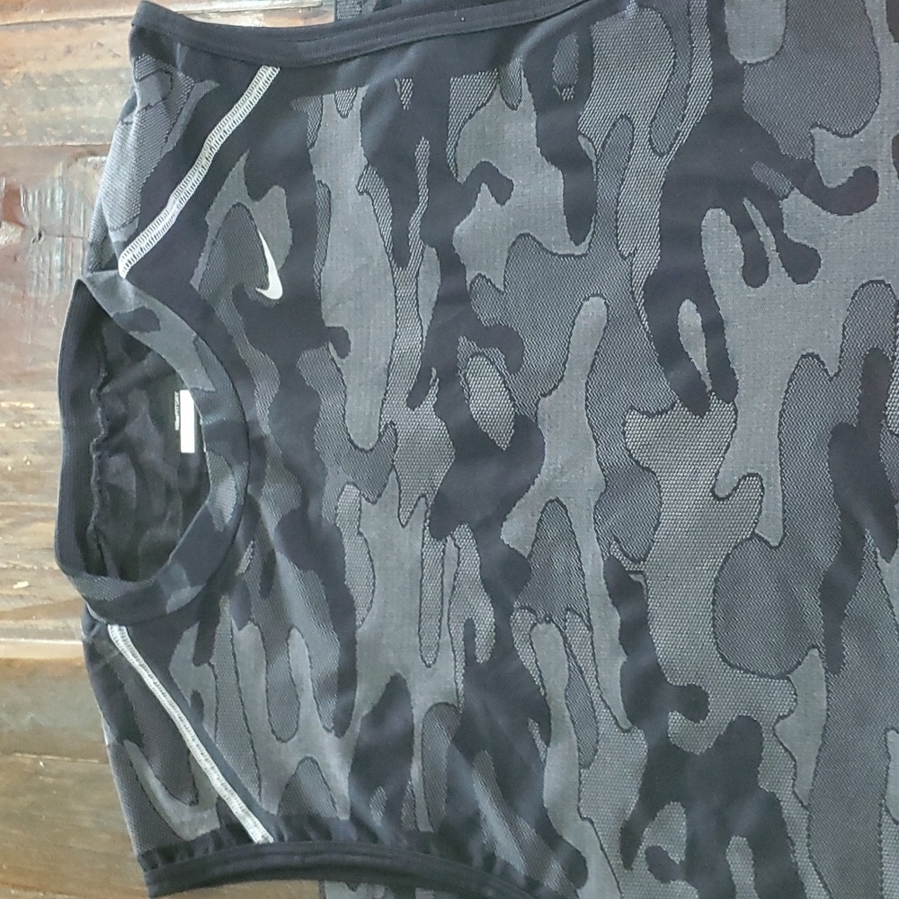 Mens NikeFit workout sleeveless shirt